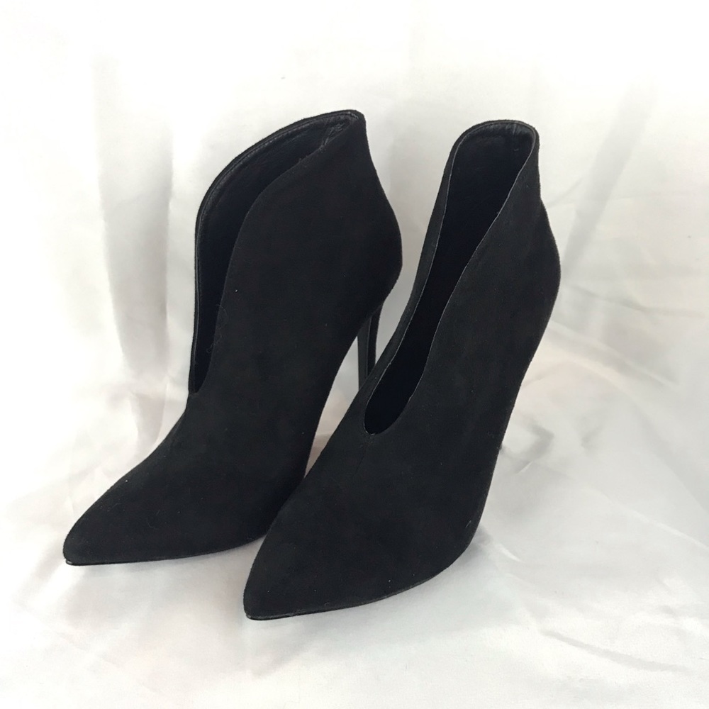 Elegant Footwear. Women’s Vamp Stiletto Heels